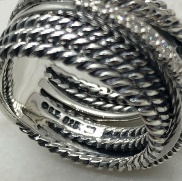 David Yurman ring with diamonds. - Picture 2 of 6